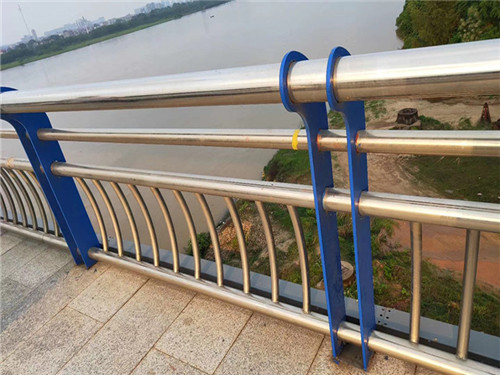 河道工程防撞护栏 桥梁不锈钢复合管隔离栏杆 道路景观护栏