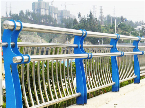 景观桥梁护栏不锈钢复合管304防撞隔离栏杆