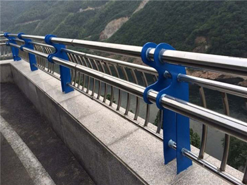 不锈钢复合管栏杆桥梁护栏钢板立柱加工定制